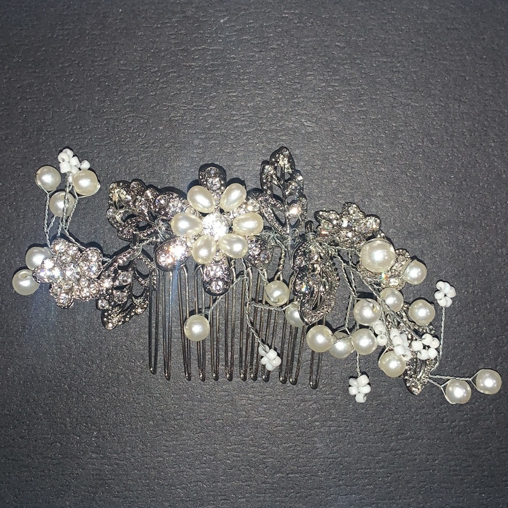 David’s Bridal Silver Pearl Crystal and Beaded Haircomb
